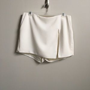 Express white skort
